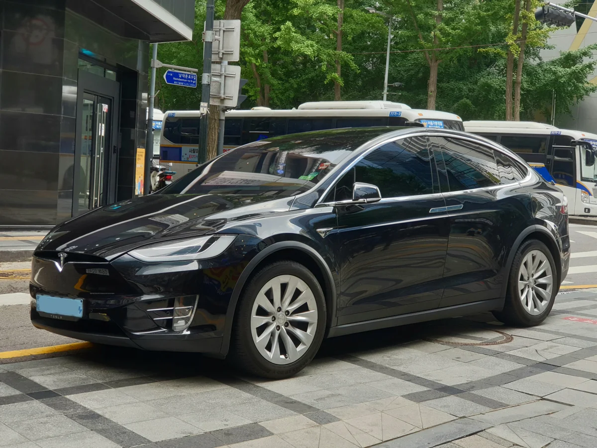 Real Tesla Model X showing its wheels